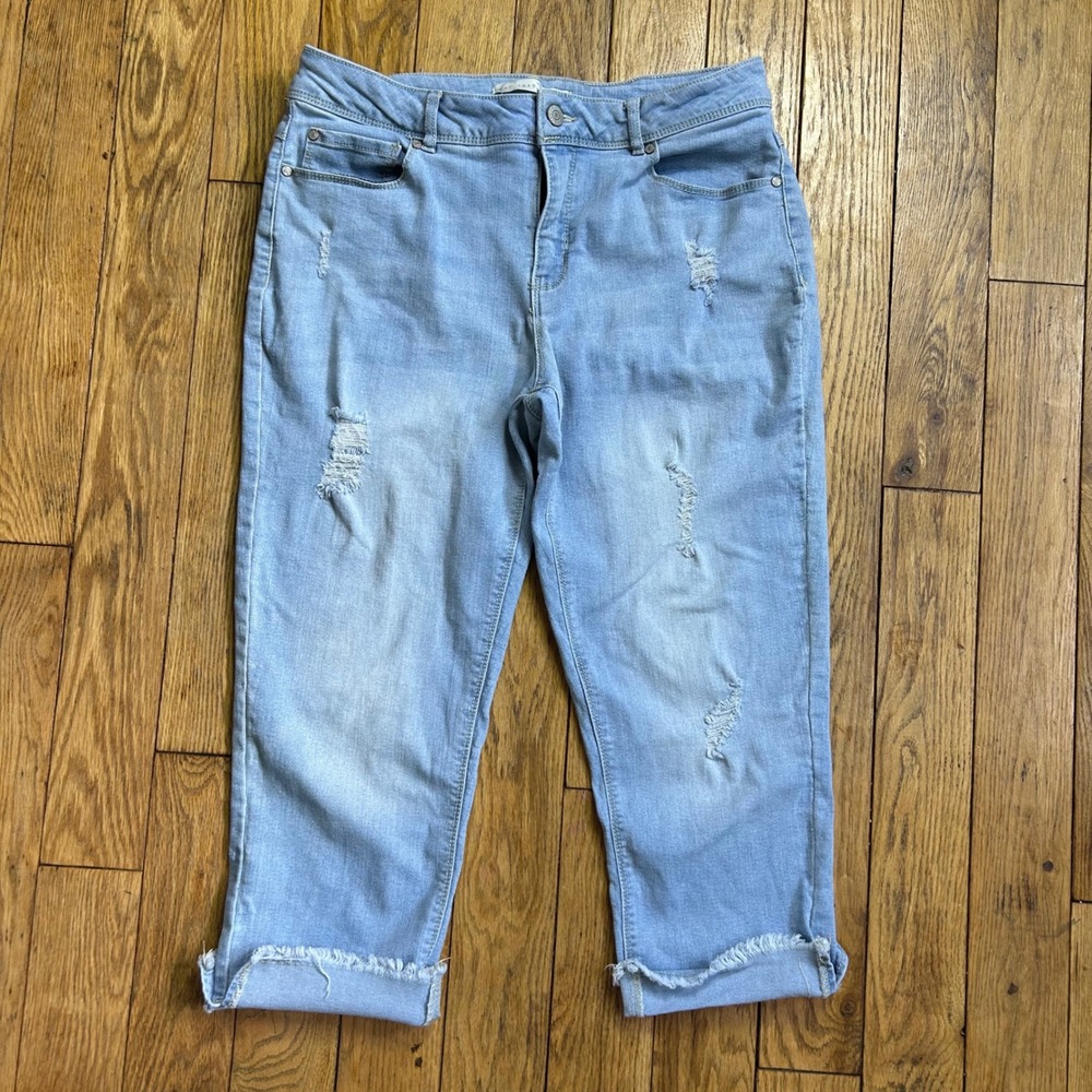 C. Est. 1946 Denim‎ Womens Size 12 Mid Rise Light Wash Distressed Capri Jeans